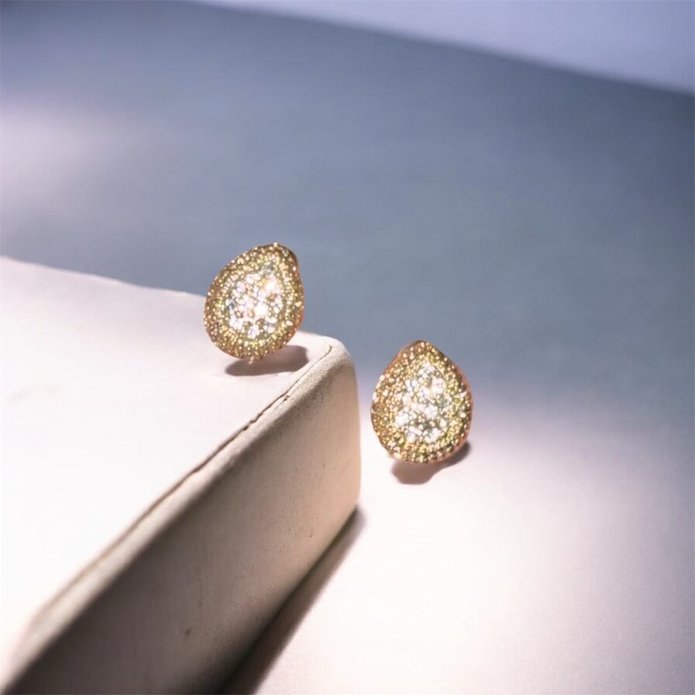 Elegant Gold Teardrop Earrings